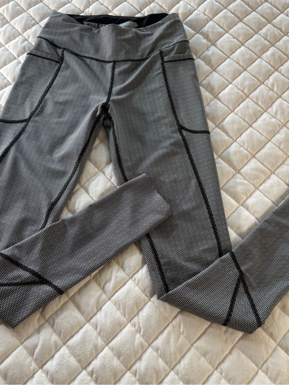 Victoria Sport Knockout Polka Dot Pocket Leggings Small S Long Black White